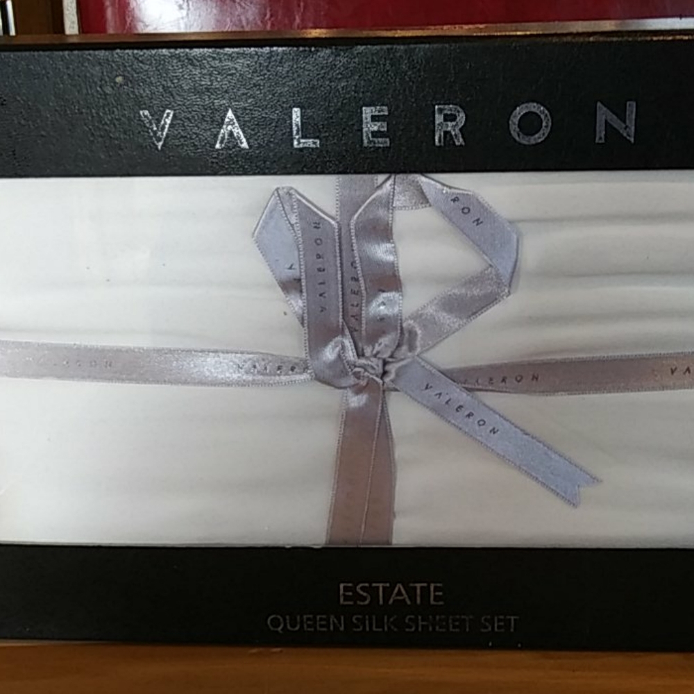 Valeron  Estate Silk Sheet Set (Champaign) - Picture 3 of 3